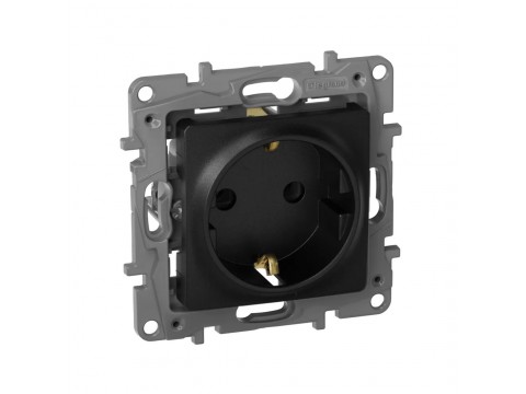 Розетка 2К+З Niloe Step 16А 250 В с з/ш с крышкой IP44 авт. клеммы Чёрный