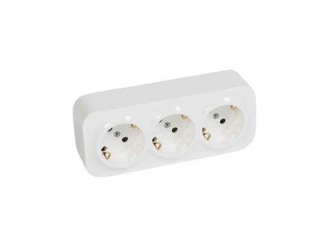 Розетка тройная с зк с зш Legrand Forix 16A 250В IP20 накладная белый