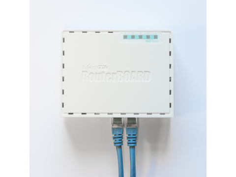 Маршрутизатор MikroTik hEX / RB750Gr3 / Высокая производительность и компактный дизайн